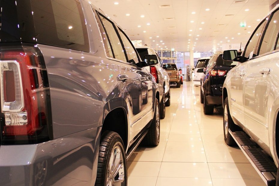 How Do Auto Dealerships Attract Customers? 1 Auto dealerships